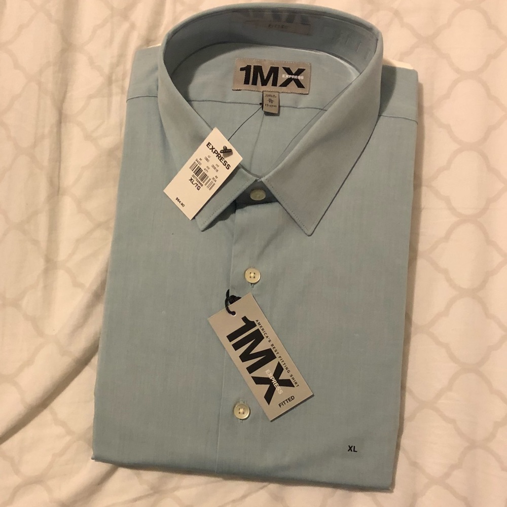 Men’s fitted button down long sleeve dress shirt